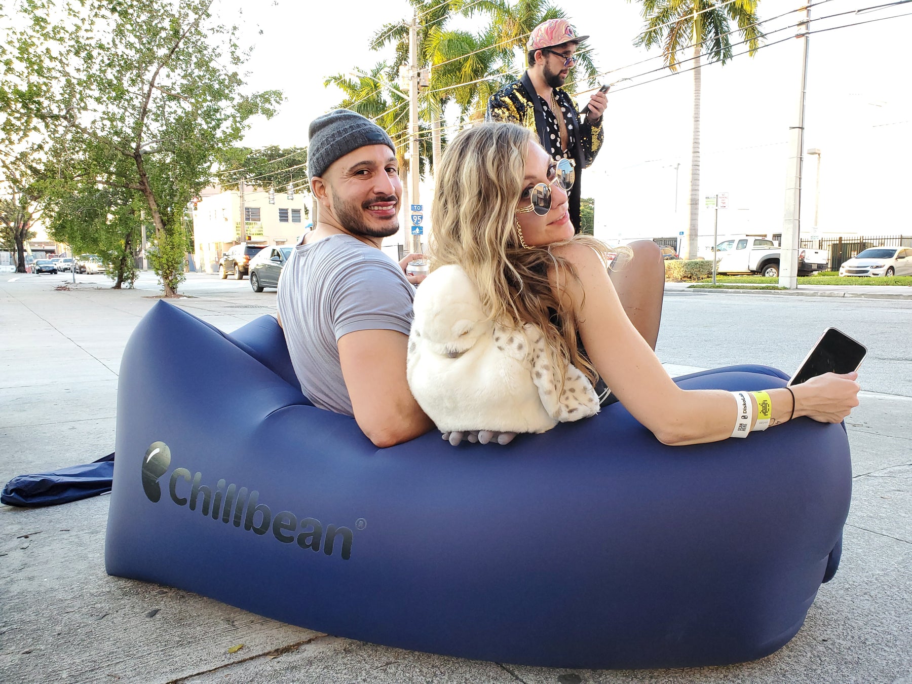 CHILLBEAN - The Ultra Premium Glowing Single Layer Inflatable Lounger ...